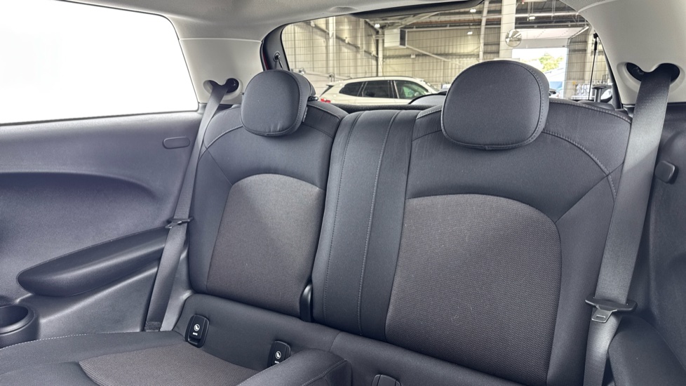 MINI Hatchback 1.5 Cooper Classic II 3dr [Comfort Pack] Petrol Hatchback - Image 12