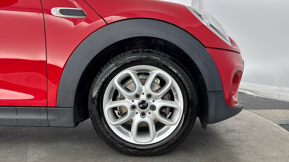 MINI Hatchback 1.5 Cooper Classic II 3dr [Comfort Pack] Petrol Hatchback - Image 14