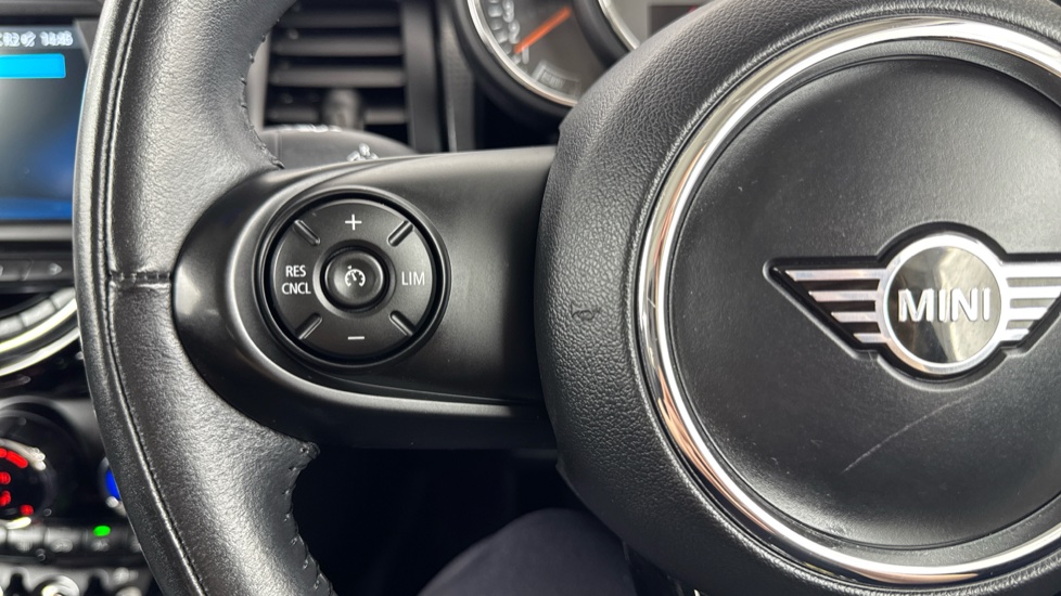 MINI Hatchback 1.5 Cooper Classic II 3dr [Comfort Pack] Petrol Hatchback - Image 17