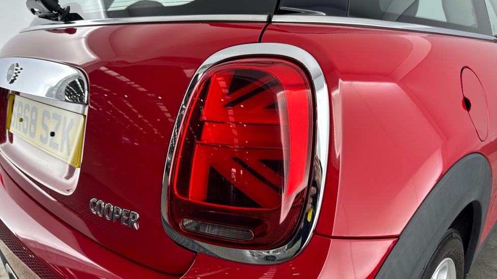 MINI Hatchback 1.5 Cooper Classic II 3dr [Comfort Pack] Petrol Hatchback - Image 22
