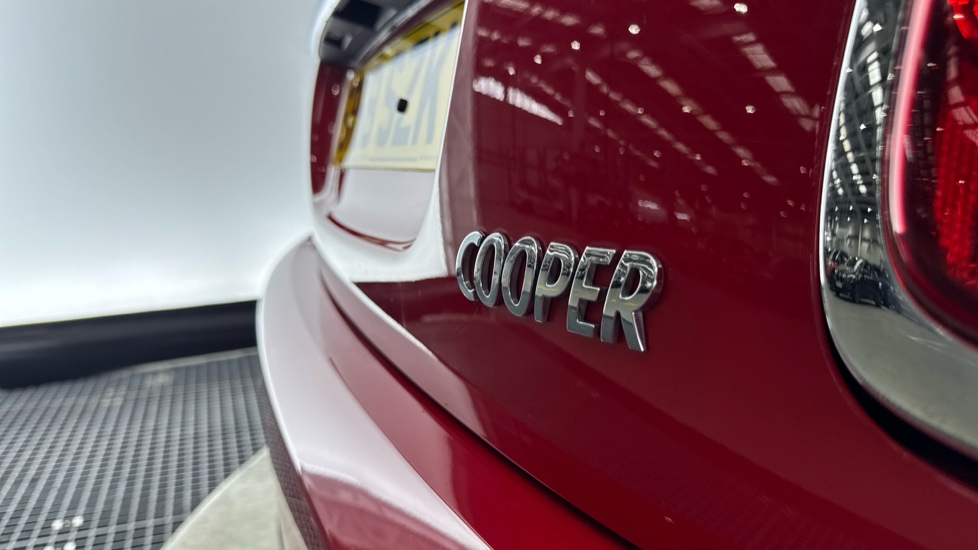 MINI Hatchback 1.5 Cooper Classic II 3dr [Comfort Pack] Petrol Hatchback - Image 24