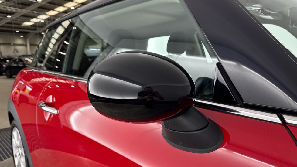 MINI Hatchback 1.5 Cooper Classic II 3dr [Comfort Pack] Petrol Hatchback - Image 28