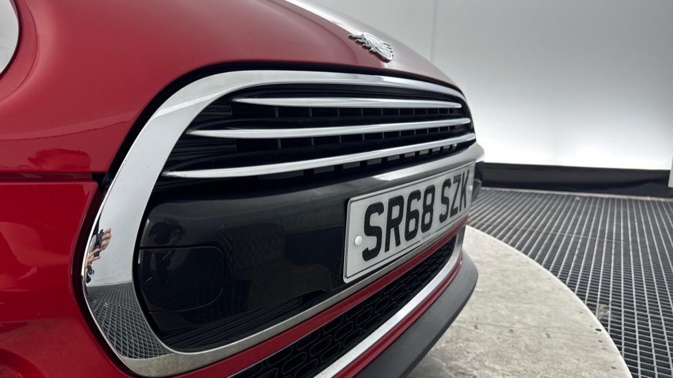 MINI Hatchback 1.5 Cooper Classic II 3dr [Comfort Pack] Petrol Hatchback - Image 30