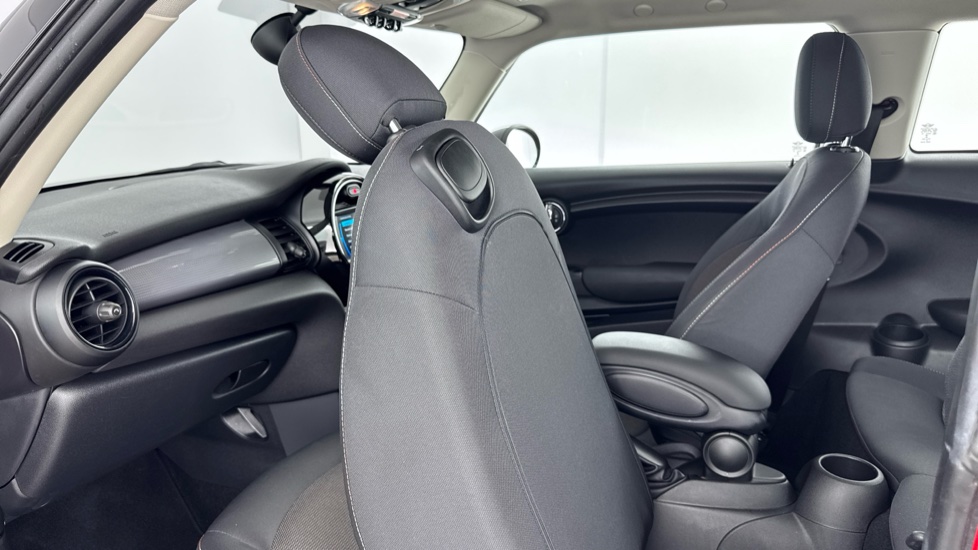 MINI Hatchback 1.5 Cooper Classic II 3dr [Comfort Pack] Petrol Hatchback - Image 33
