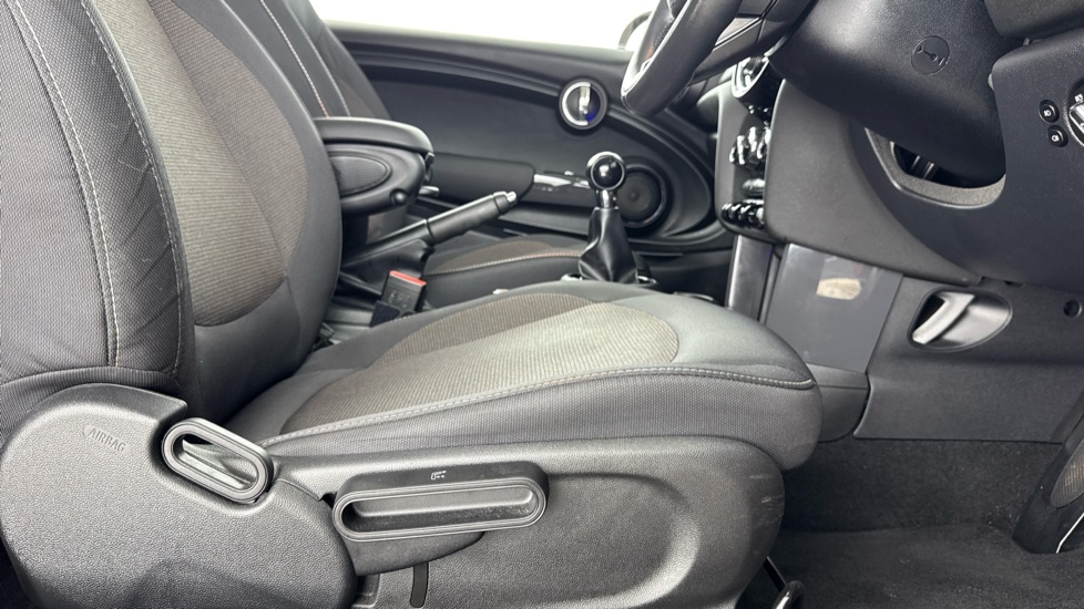 MINI Hatchback 1.5 Cooper Classic II 3dr [Comfort Pack] Petrol Hatchback - Image 37