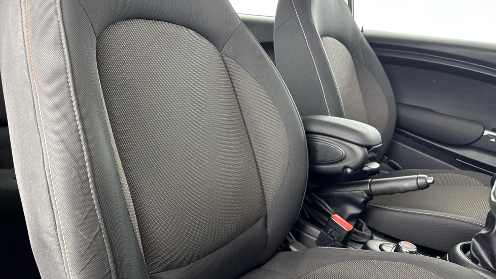 MINI Hatchback 1.5 Cooper Classic II 3dr [Comfort Pack] Petrol Hatchback - Image 38