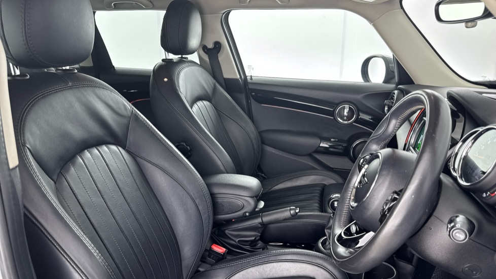 MINI Hatchback 1.5 Cooper Exclusive II 5dr Petrol Hatchback - Image 11