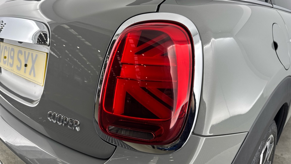 MINI Hatchback 1.5 Cooper Exclusive II 5dr Petrol Hatchback - Image 22