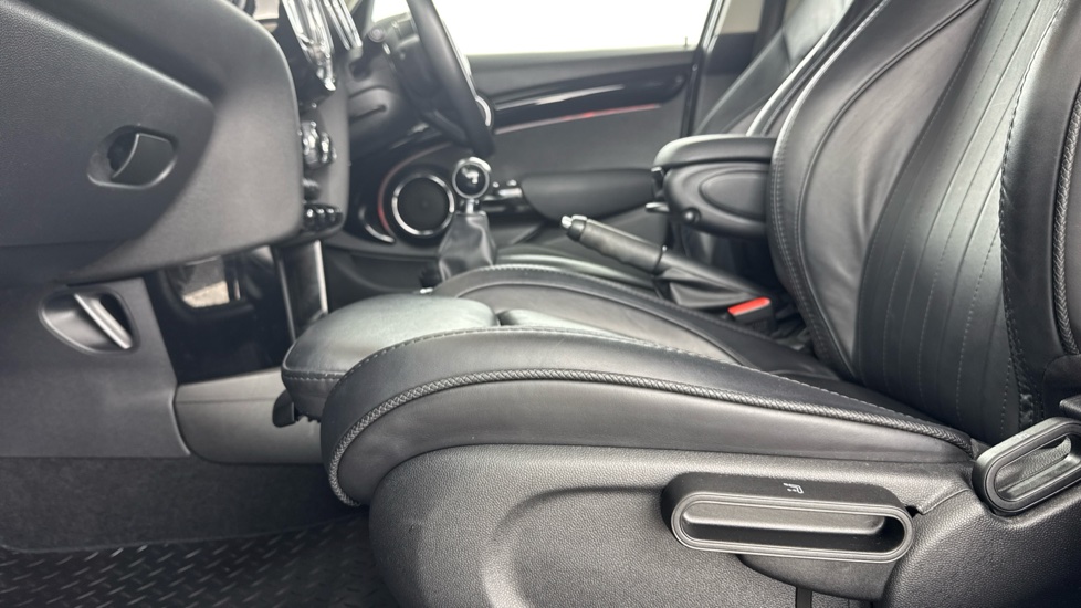 MINI Hatchback 1.5 Cooper Exclusive II 5dr Petrol Hatchback - Image 33