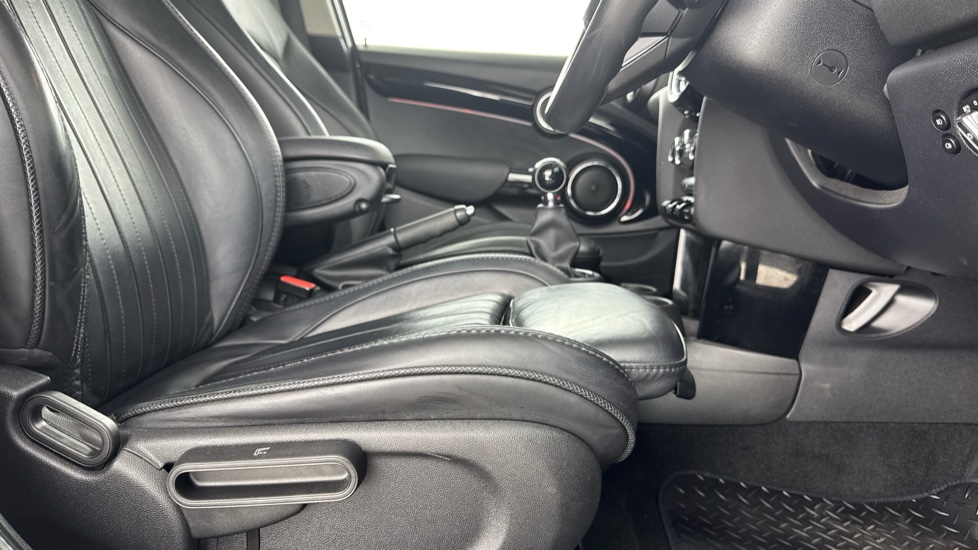 MINI Hatchback 1.5 Cooper Exclusive II 5dr Petrol Hatchback - Image 41