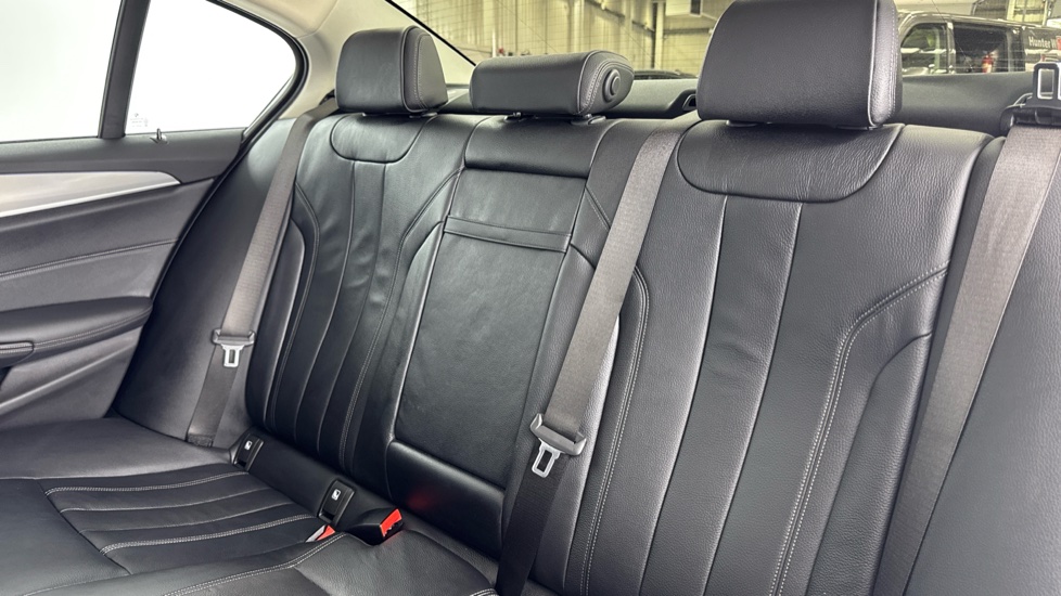 BMW 5 Series 530e SE 4dr Auto Saloon - Image 12