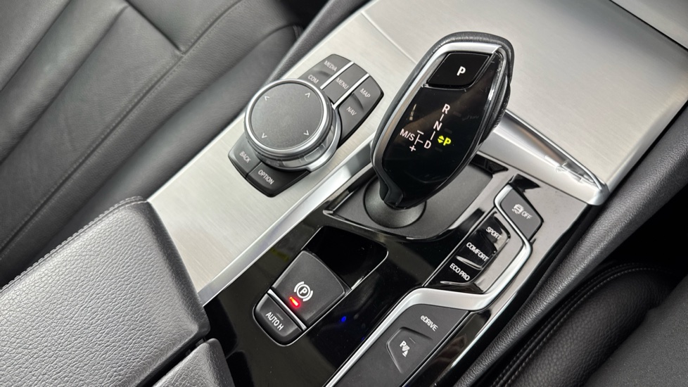 BMW 5 Series 530e SE 4dr Auto Saloon - Image 19