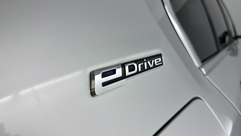 BMW 5 Series 530e SE 4dr Auto Saloon - Image 25