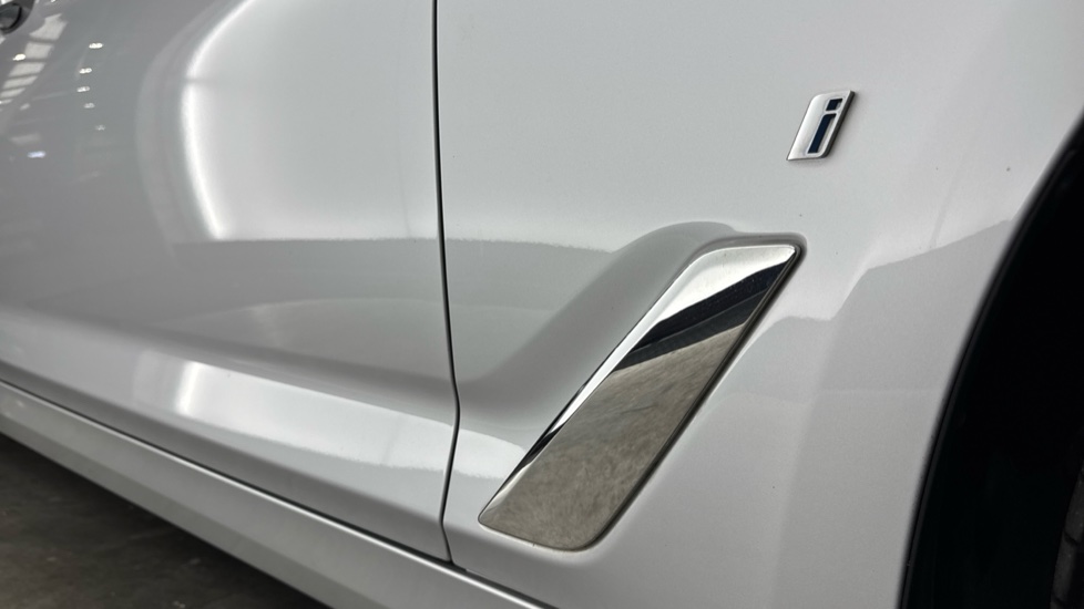 BMW 5 Series 530e SE 4dr Auto Saloon - Image 29