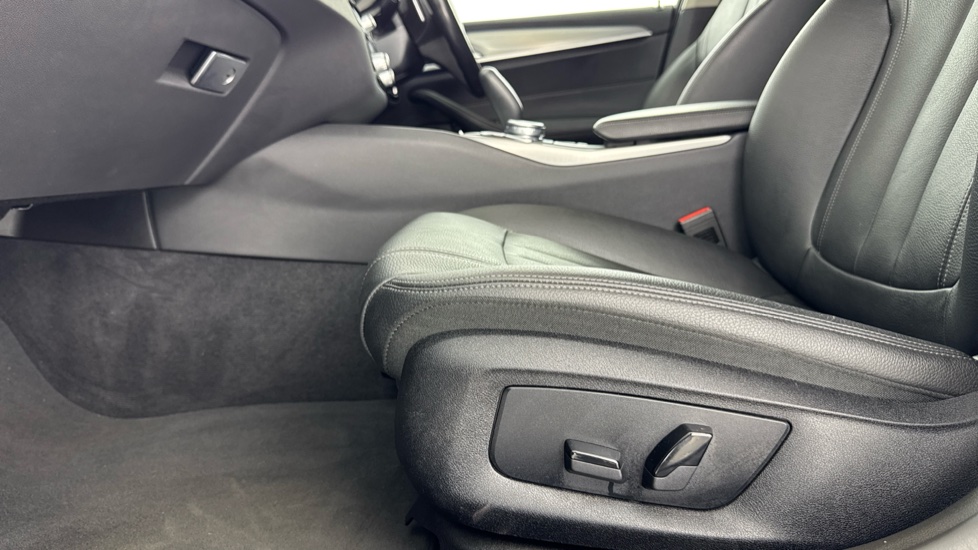 BMW 5 Series 530e SE 4dr Auto Saloon - Image 34