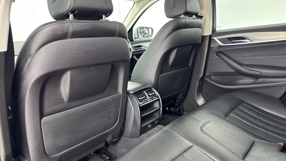 BMW 5 Series 530e SE 4dr Auto Saloon - Image 41