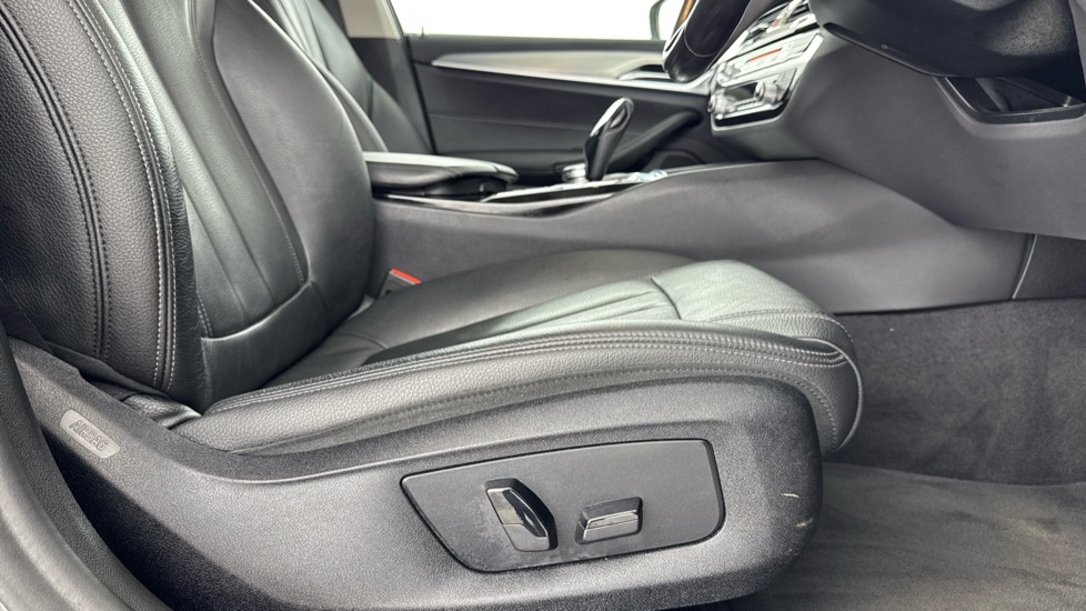 BMW 5 Series 530e SE 4dr Auto Saloon - Image 45