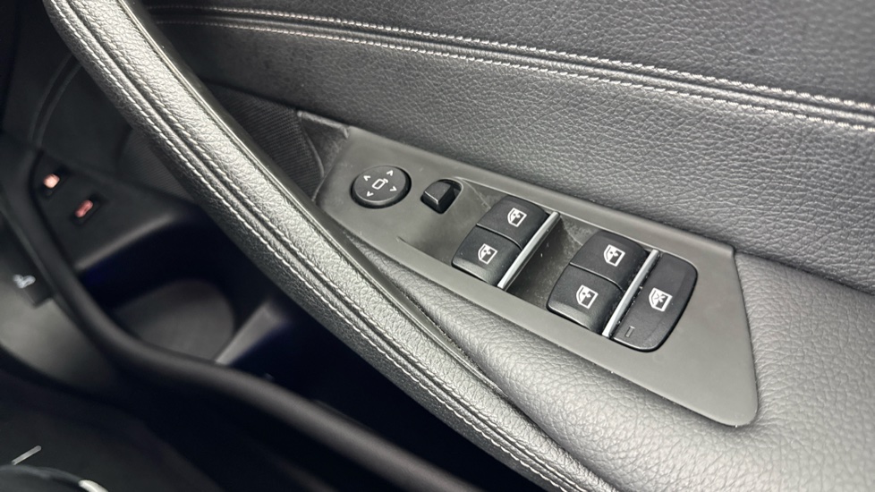 BMW 5 Series 530e SE 4dr Auto Saloon - Image 54