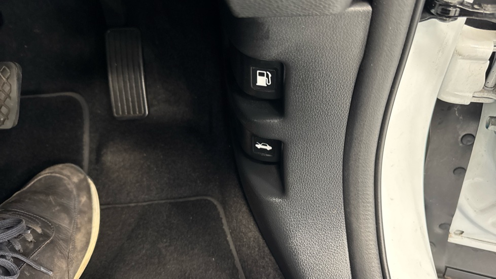 Honda CR-V 2.0 i-MMD Hybrid SE 2WD 5dr eCVT Hybrid Estate - Image 23