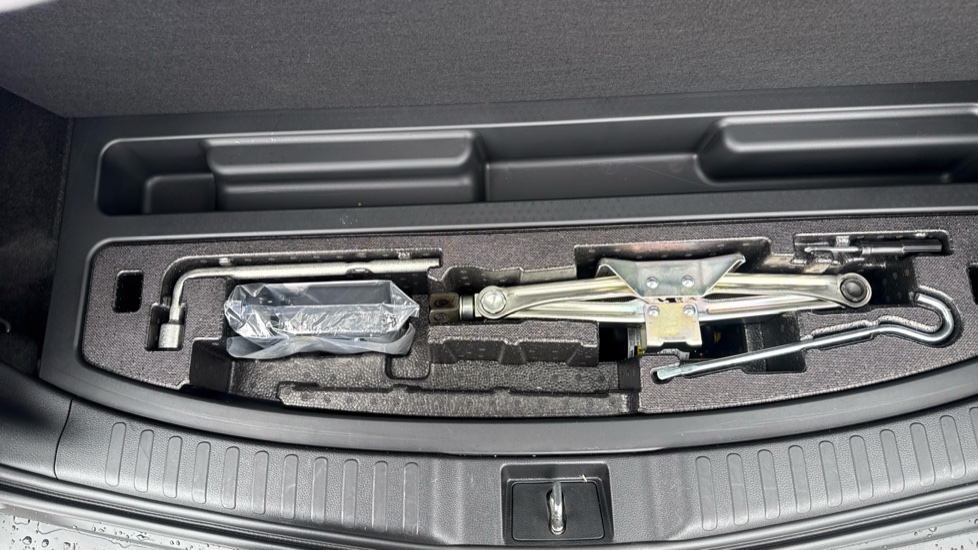 Honda CR-V 2.0 i-MMD Hybrid SR 5dr eCVT Hybrid Estate - Image 16