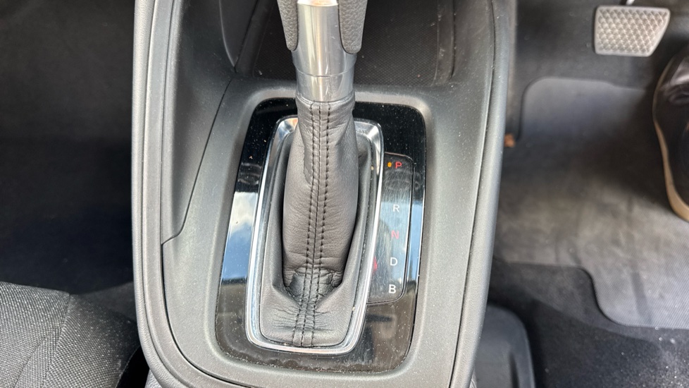 Honda HR-V 1.5 eHEV Elegance 5dr CVT Hybrid Hatchback - Image 13
