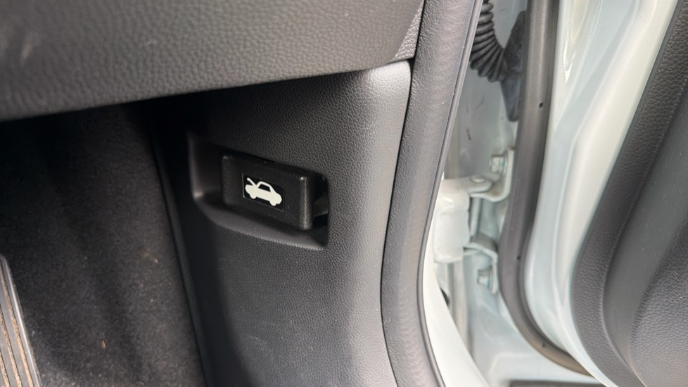Honda Jazz 1.5 i-MMD Hybrid Crosstar Advance 5dr eCVT Hybrid Hatchback - Image 32
