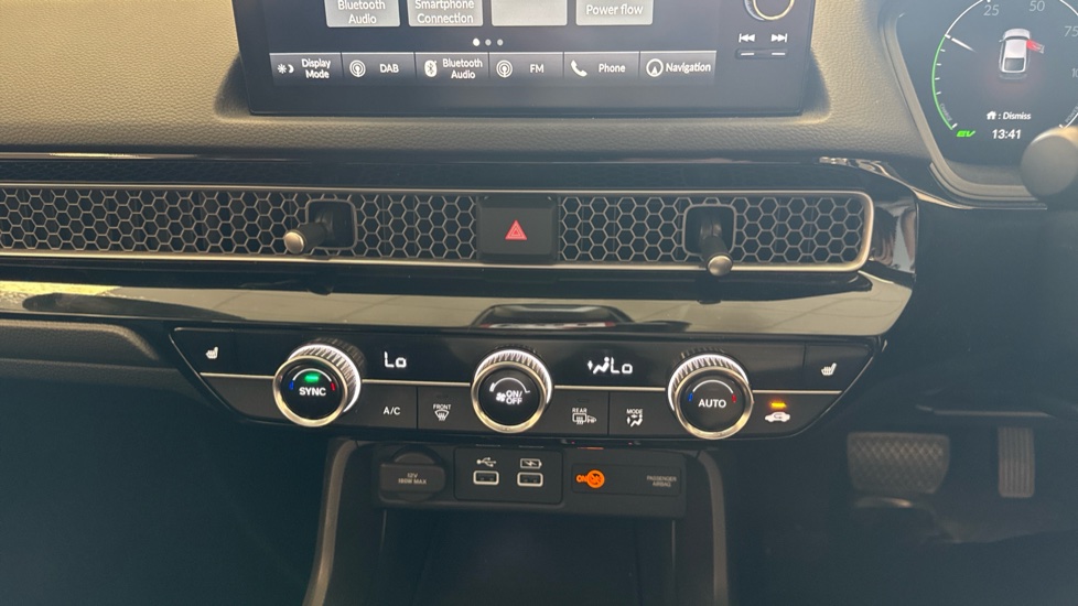 Honda Civic 2.0 eHEV Elegance 5dr CVT Hybrid Hatchback - Image 19