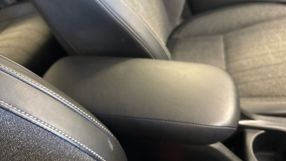 Honda Jazz 1.5 i-MMD Hybrid SR 5dr eCVT Hybrid Hatchback - Image 28