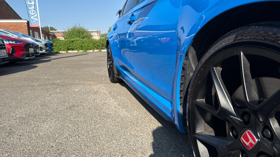 Honda Civic Type R 2.0 VTEC Turbo Type R 5dr Petrol Hatchback - Image 20