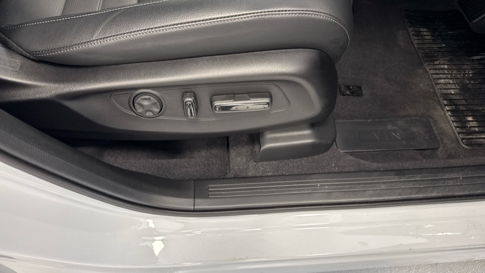Honda CR-V 2.0 ePHEV Advance Tech 5dr eCVT Estate - Image 20