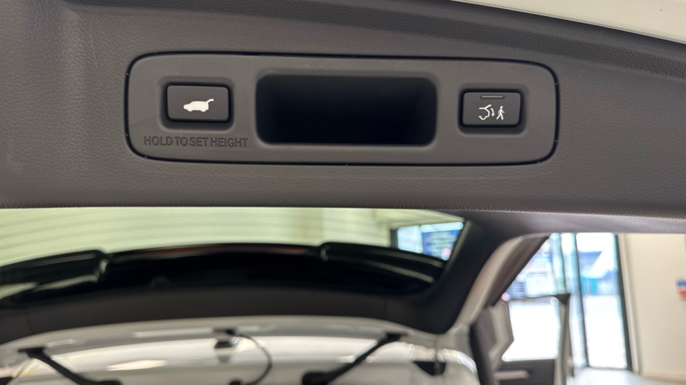 Honda CR-V 2.0 ePHEV Advance Tech 5dr eCVT Estate - Image 21