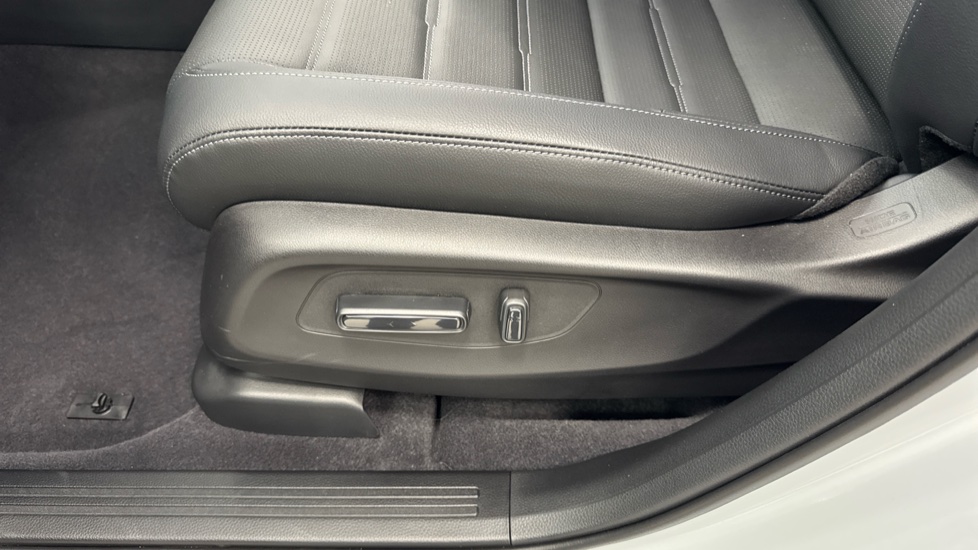Honda CR-V 2.0 ePHEV Advance Tech 5dr eCVT Estate - Image 24