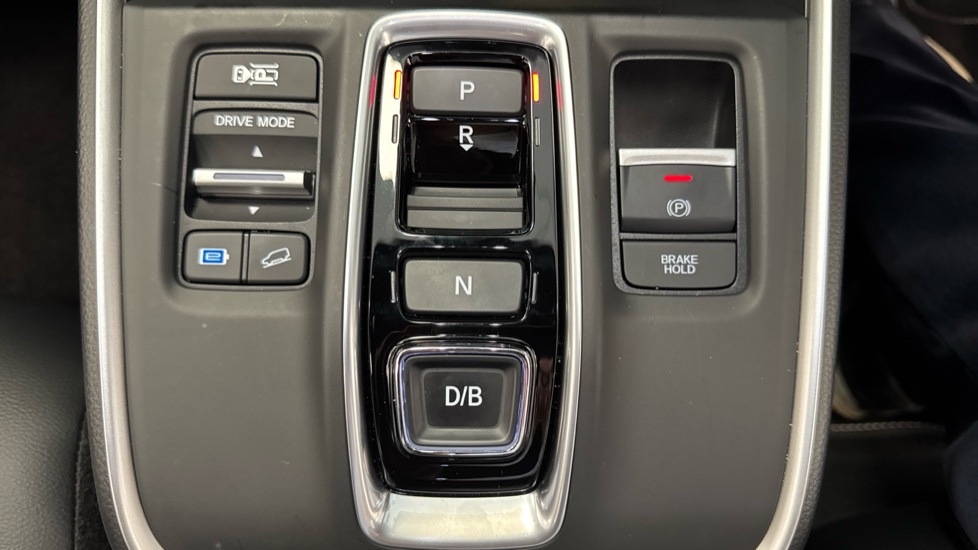 Honda CR-V 2.0 ePHEV Advance Tech 5dr eCVT Estate - Image 16