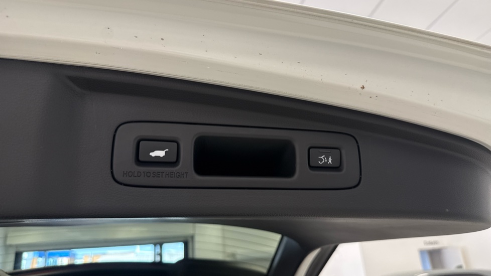 Honda CR-V 2.0 eHEV Elegance 5dr eCVT Hybrid Estate - Image 14