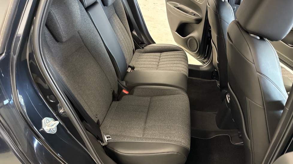 Honda Jazz 1.5 i-MMD Hybrid Advance 5dr eCVT Hybrid Hatchback - Image 32