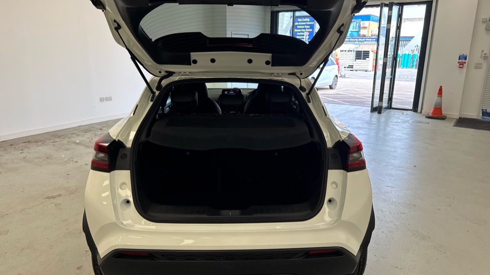 Nissan Juke 1.0 DiG-T 114 N-Connecta 5dr Petrol Hatchback - Image 4