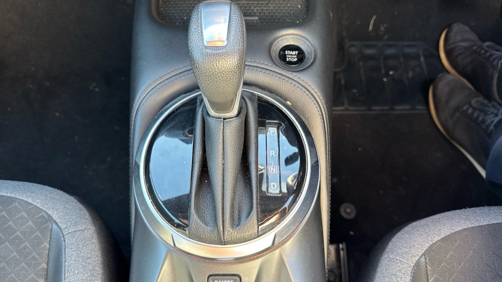 Nissan Juke 1.0 DiG-T N-Connecta 5dr DCT Petrol Hatchback - Image 30