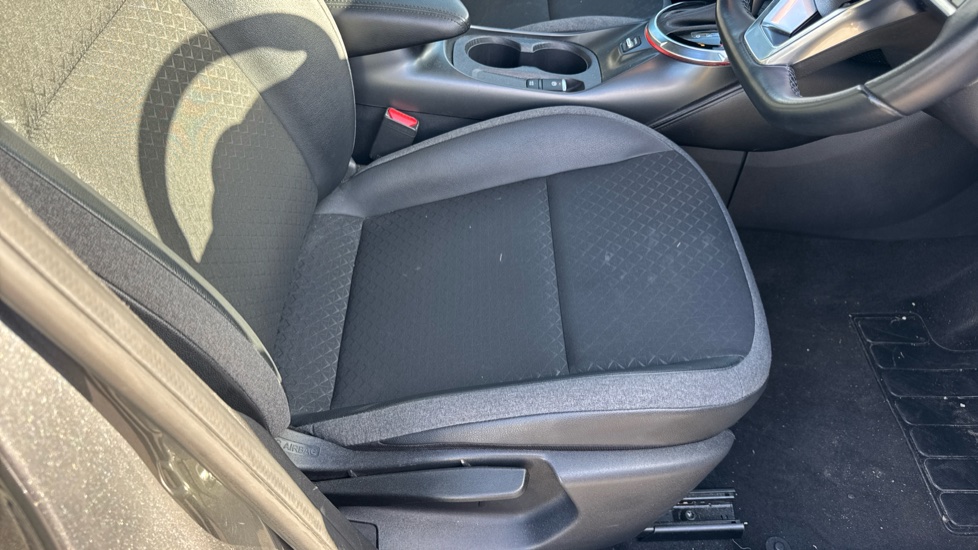 Nissan Juke 1.0 DiG-T N-Connecta 5dr DCT Petrol Hatchback - Image 37
