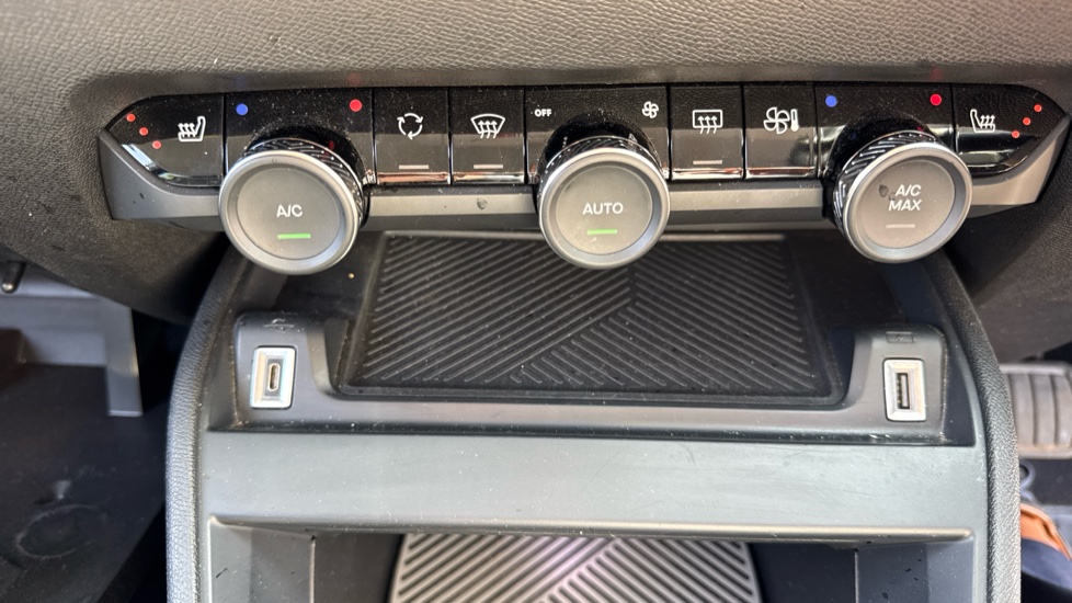 Citroen C4 1.2 PureTech [130] Max 5dr Auto Petrol Hatchback - Image 23