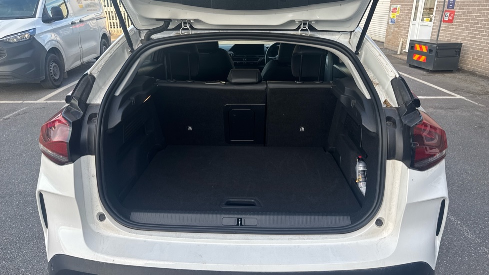 Citroen C4 1.2 PureTech [130] Max 5dr Petrol Hatchback - Image 4