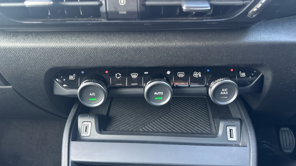 Citroen C4 1.2 PureTech [130] Max 5dr Petrol Hatchback - Image 34
