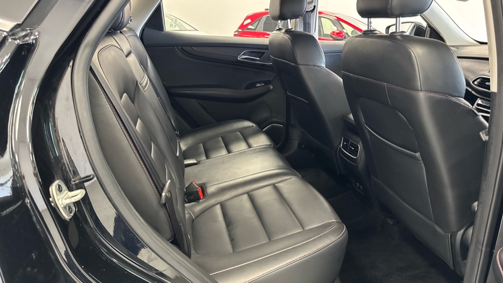 MG HS 1.5 T-GDI Excite 5dr DCT Petrol Hatchback - Image 16