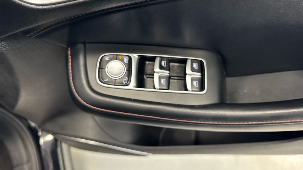 MG HS 1.5 T-GDI Excite 5dr DCT Petrol Hatchback - Image 25