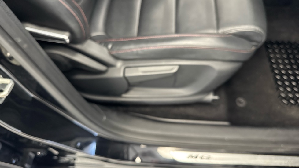 MG HS 1.5 T-GDI Excite 5dr DCT Petrol Hatchback - Image 26