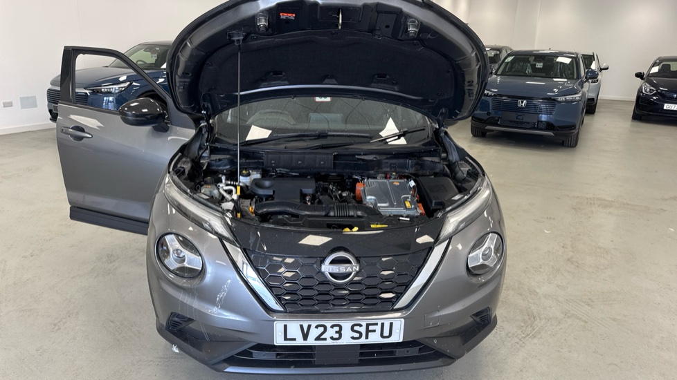 Nissan Juke 1.6 Hybrid N-Connecta 5dr Auto Hybrid Hatchback - Image 8