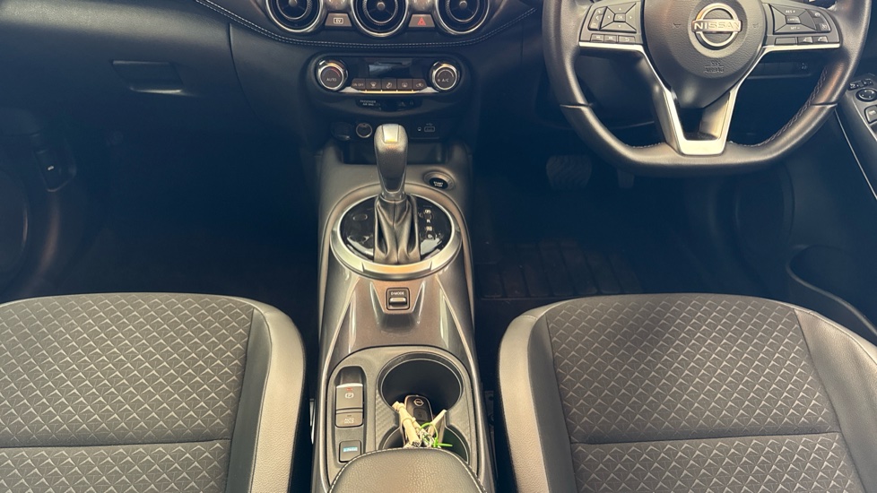 Nissan Juke 1.6 Hybrid N-Connecta 5dr Auto Hybrid Hatchback - Image 13