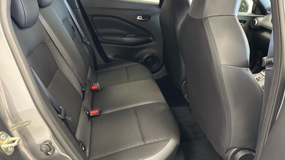 Nissan Juke 1.6 Hybrid N-Connecta 5dr Auto Hybrid Hatchback - Image 16