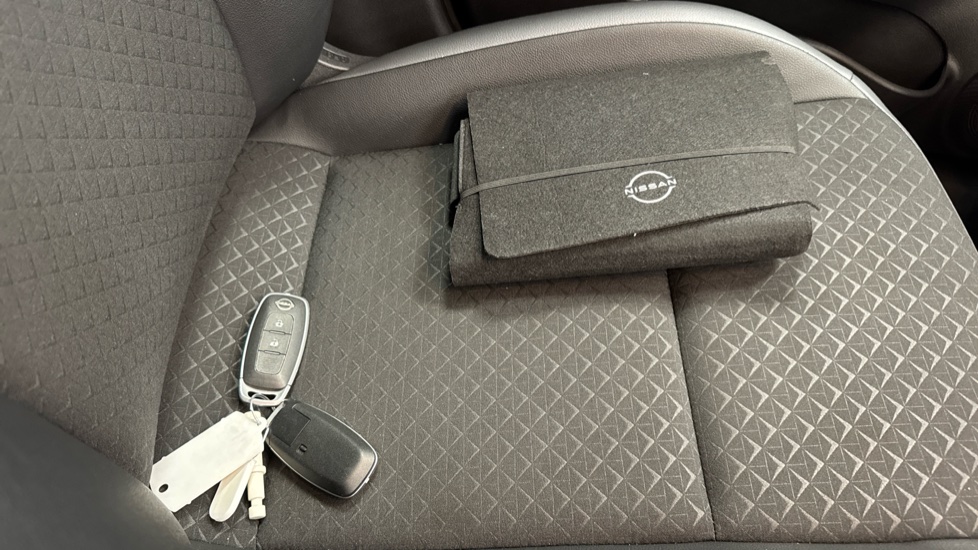 Nissan Juke 1.6 Hybrid N-Connecta 5dr Auto Hybrid Hatchback - Image 19