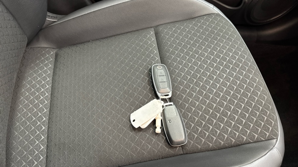 Nissan Juke 1.6 Hybrid N-Connecta 5dr Auto Hybrid Hatchback - Image 20