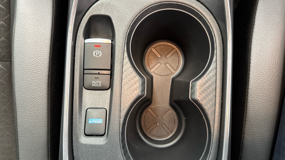 Nissan Juke 1.6 Hybrid N-Connecta 5dr Auto Hybrid Hatchback - Image 21